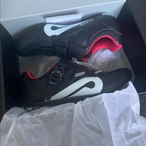 PELOTON CYCLING SHOES* BRAND NEW* SIZE 42